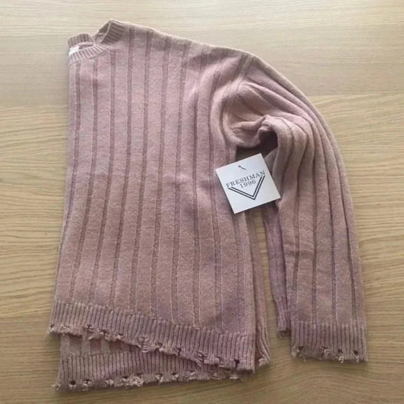 🆕Freshman Pink Distressed Edge Sweater  L🆕 - Picture 8 of 12